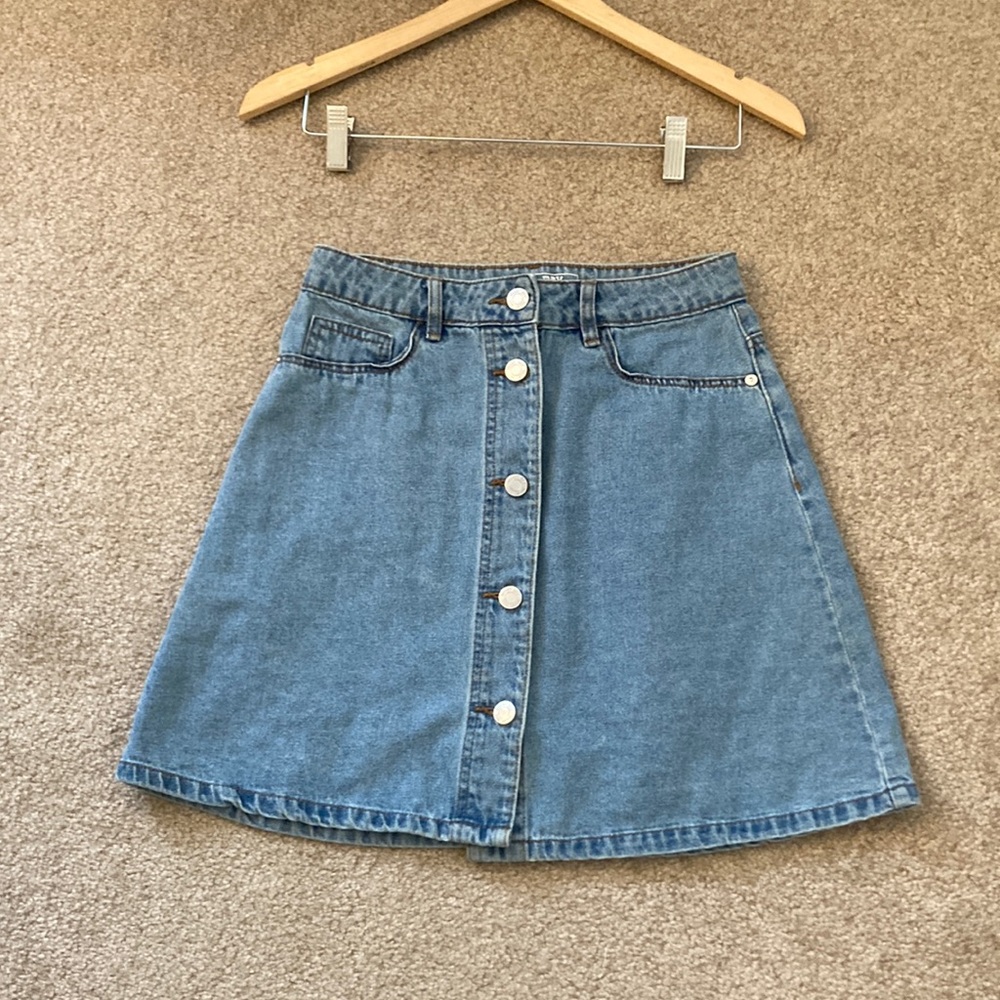Jean skirt w button front. Size small.